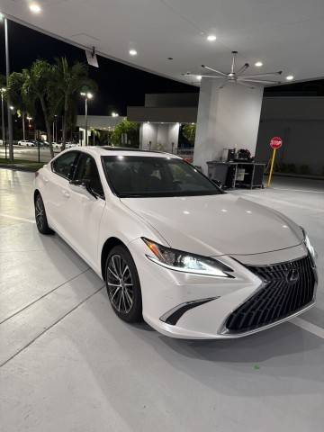 2023 Lexus ES ES 300h FWD photo