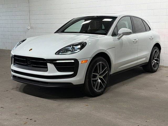 2023 Porsche Macan  AWD photo