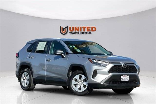 2023 Toyota RAV4 LE AWD photo