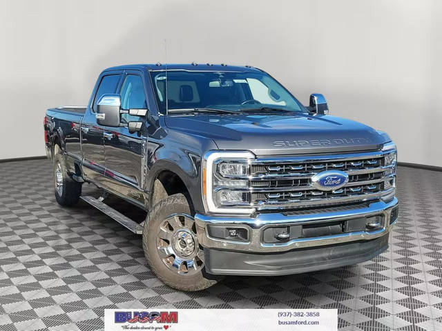 2023 Ford F-350 Super Duty LARIAT 4WD photo