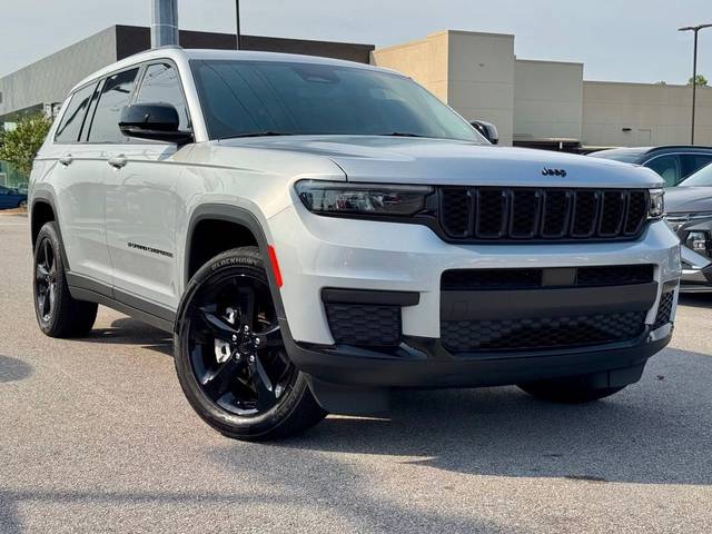 2023 Jeep Grand Cherokee L Altitude RWD photo
