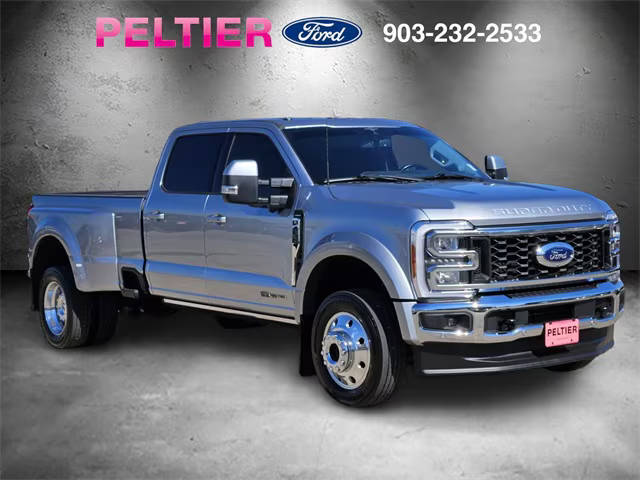 2023 Ford F-450 Super Duty LARIAT 4WD photo