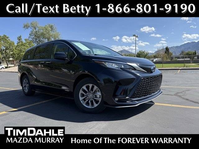 2021 Toyota Sienna XLE FWD photo