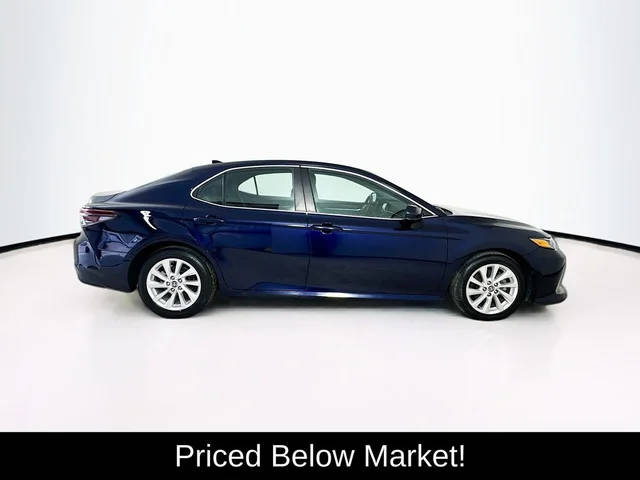 2022 Toyota Camry LE FWD photo