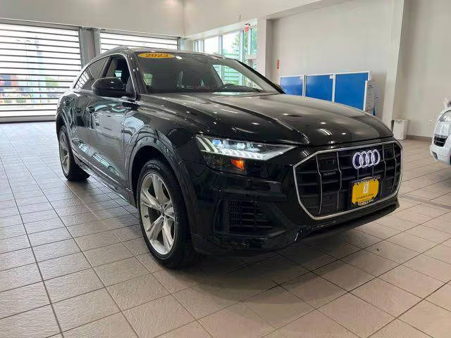 2023 Audi Q8 Premium AWD photo