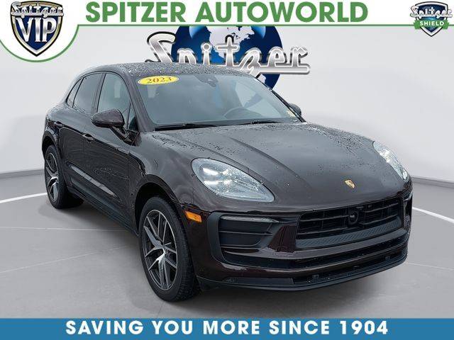 2023 Porsche Macan  AWD photo