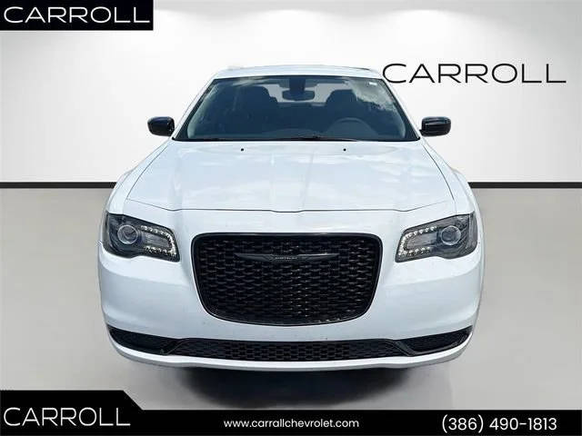 2023 Chrysler 300 Touring RWD photo