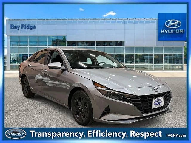 2023 Hyundai Elantra SEL FWD photo