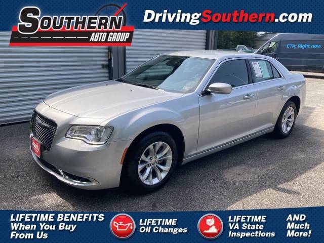 2023 Chrysler 300 Touring RWD photo