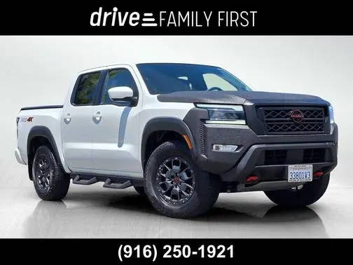 2023 Nissan Frontier PRO-4X 4WD photo