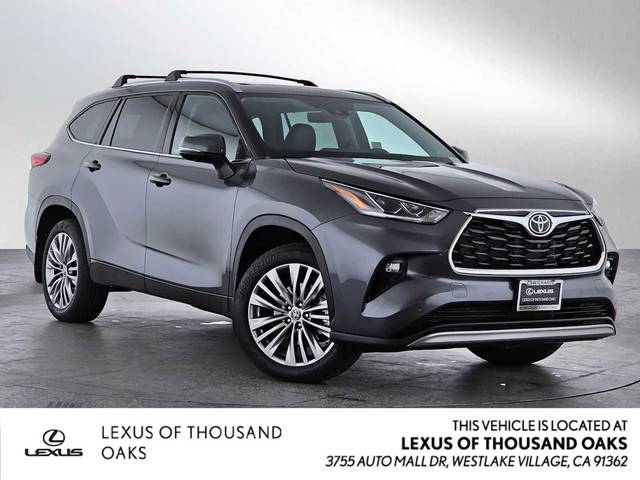 2023 Toyota Highlander Platinum FWD photo