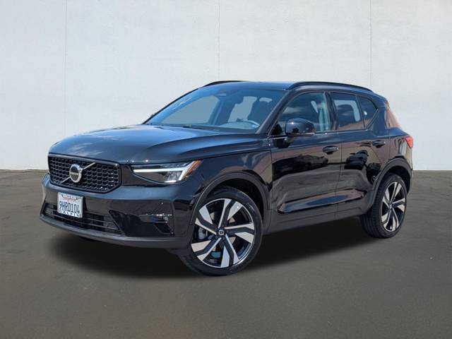 2023 Volvo XC40 Plus Dark Theme AWD photo