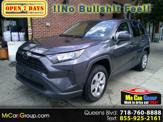 2022 Toyota RAV4 LE FWD photo