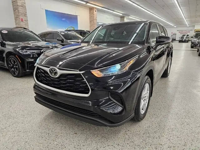 2023 Toyota Highlander L FWD photo