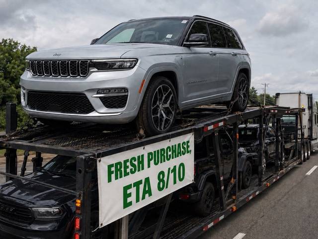 2023 Jeep Grand Cherokee Summit Reserve 4WD photo
