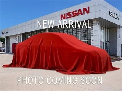 2023 Nissan Versa SR FWD photo