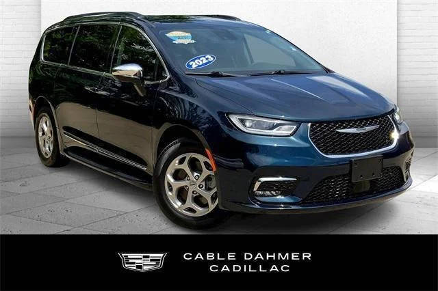 2023 Chrysler Pacifica Minivan Limited AWD photo