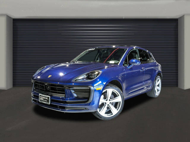 2023 Porsche Macan  AWD photo