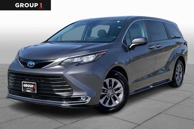 2022 Toyota Sienna XLE FWD photo