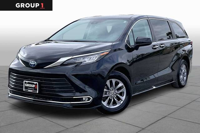 2022 Toyota Sienna XLE FWD photo