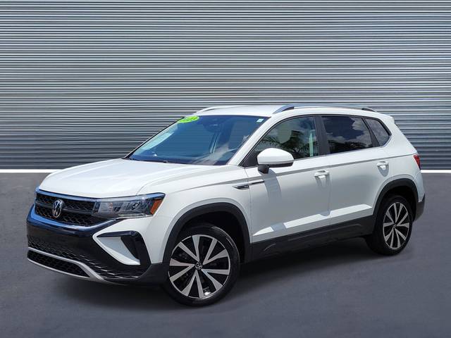 2023 Volkswagen Taos SE FWD photo