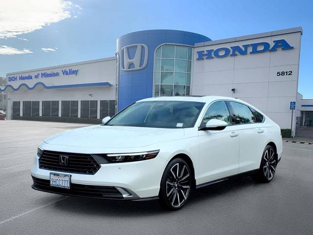 2023 Honda Accord Touring FWD photo