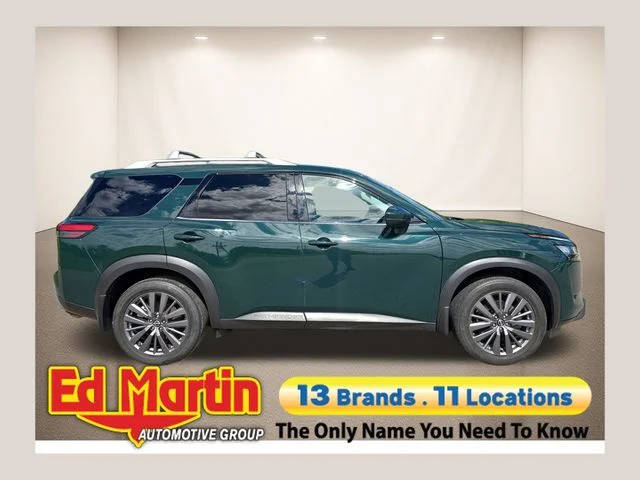 2023 Nissan Pathfinder SL 4WD photo