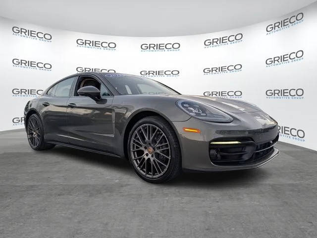 2023 Porsche Panamera RWD photo