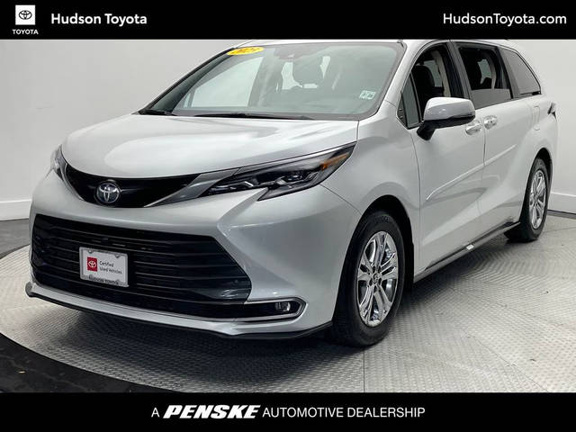 2023 Toyota Sienna Platinum AWD photo