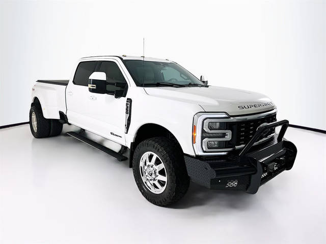 2023 Ford F-350 Super Duty LARIAT 4WD photo