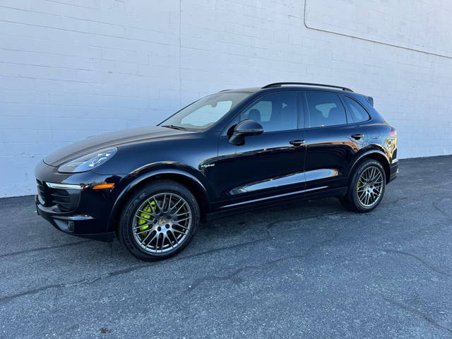 2017 Porsche Cayenne S E-Hybrid Platinum Edition AWD photo