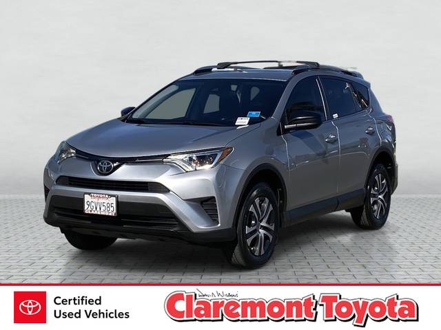 2018 Toyota RAV4 LE FWD photo