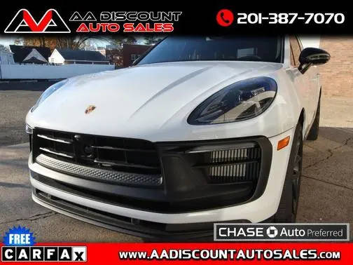 2023 Porsche Macan GTS AWD photo