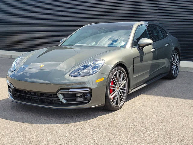 2023 Porsche Panamera GTS AWD photo