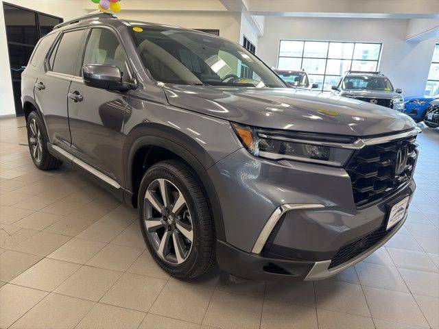 2023 Honda Pilot Touring AWD photo