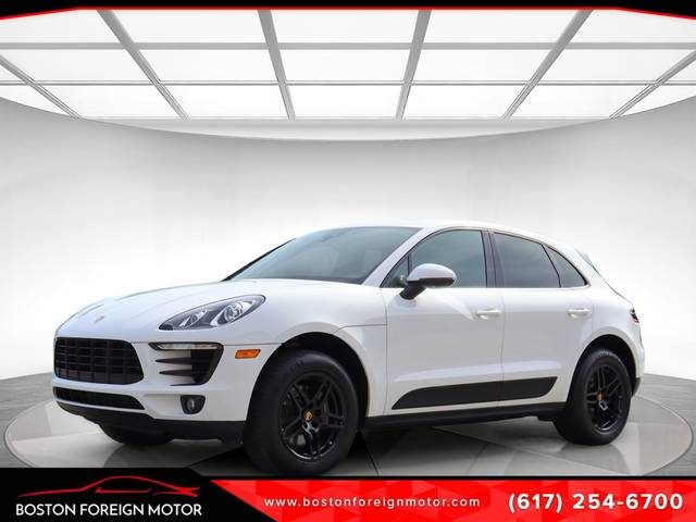 2018 Porsche Macan  AWD photo