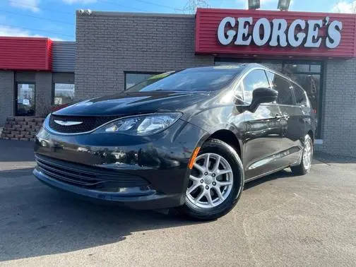 2019 Chrysler Pacifica Minivan Touring FWD photo