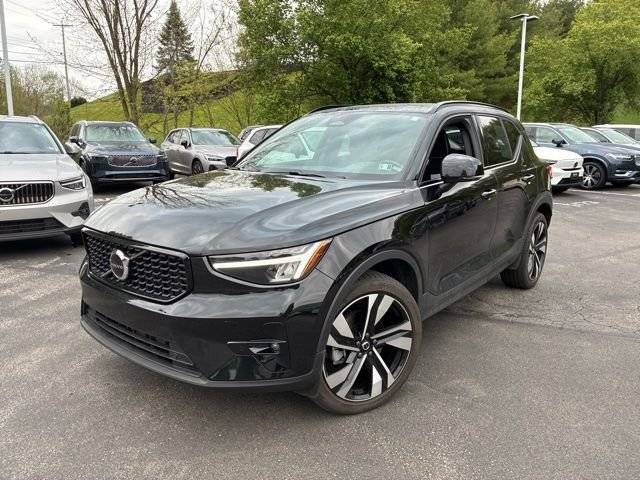 2023 Volvo XC40 Plus Dark Theme AWD photo