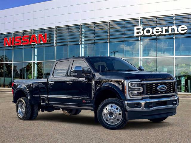 2023 Ford F-450 Super Duty LARIAT 4WD photo