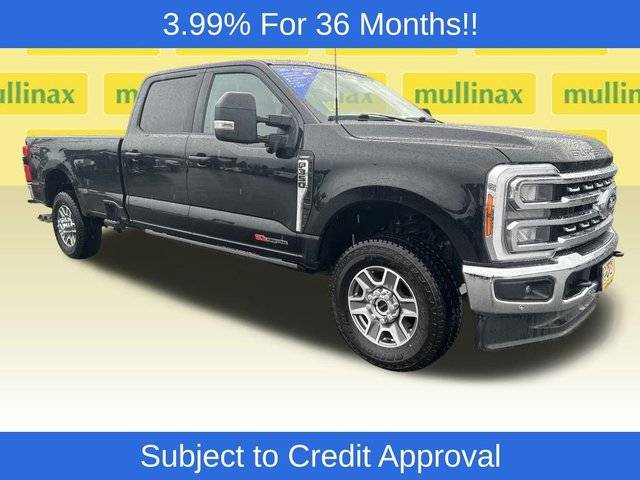 2023 Ford F-350 Super Duty LARIAT 4WD photo