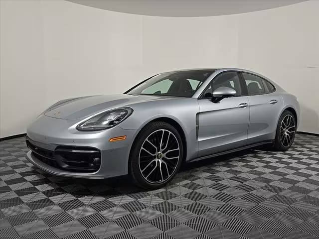 2023 Porsche Panamera  RWD photo