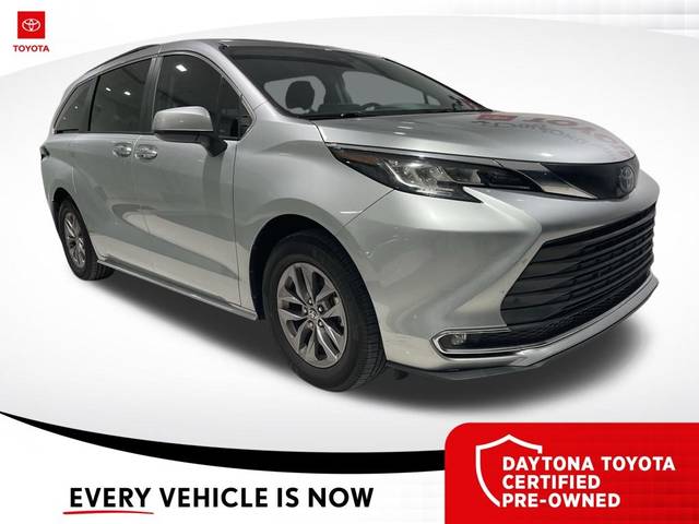 2023 Toyota Sienna XLE FWD photo