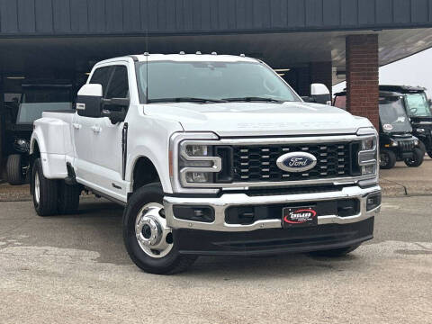 2023 Ford F-350 Super Duty LARIAT 4WD photo