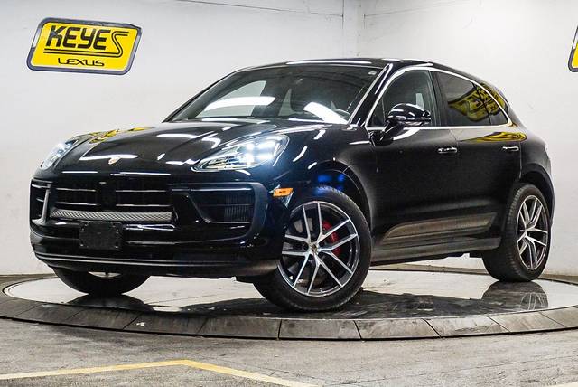 2023 Porsche Macan S AWD photo