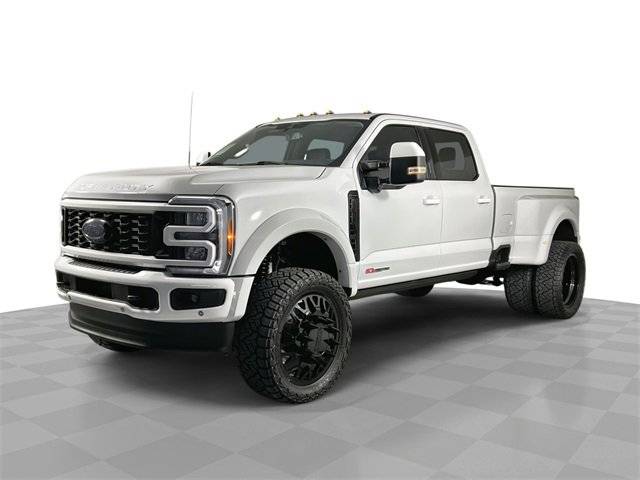 2023 Ford F-450 Super Duty LARIAT 4WD photo