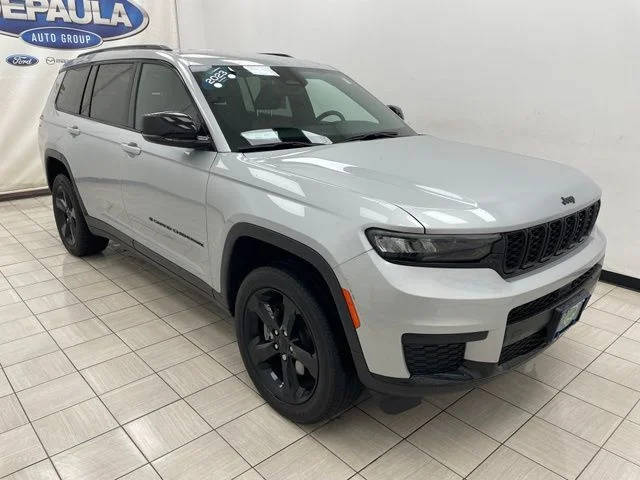 2023 Jeep Grand Cherokee L Altitude 4WD photo