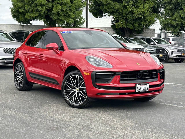 2023 Porsche Macan  AWD photo