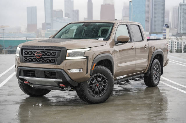 2023 Nissan Frontier PRO-4X 4WD photo