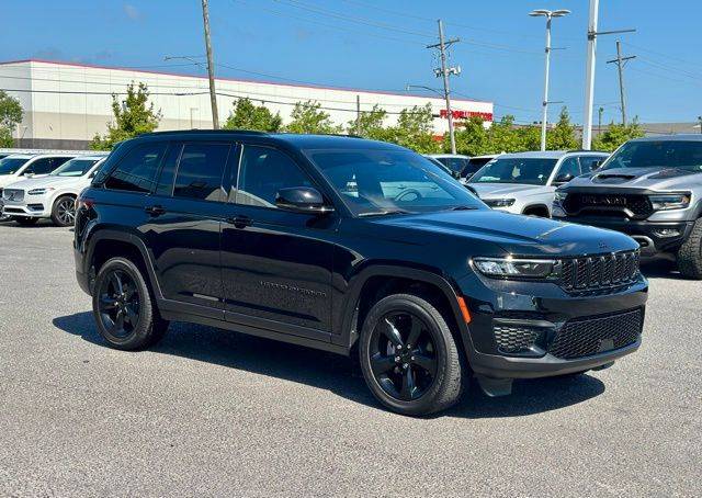 2023 Jeep Grand Cherokee Altitude RWD photo