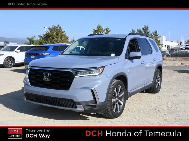 2023 Honda Pilot Touring FWD photo